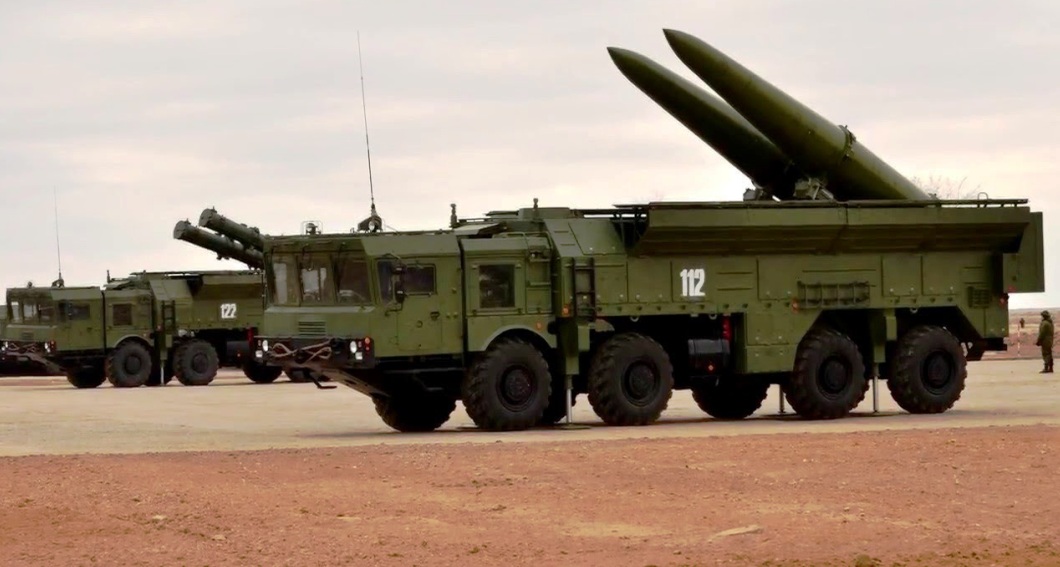 Θωρακίζει με επιπλέον βλήματα Iskander-M το Καλίνινγκραντ η Μόσχα – Έφτασαν με πλοία του ρωσικού Ναυτικού (βίντεο – φωτογραφίες)