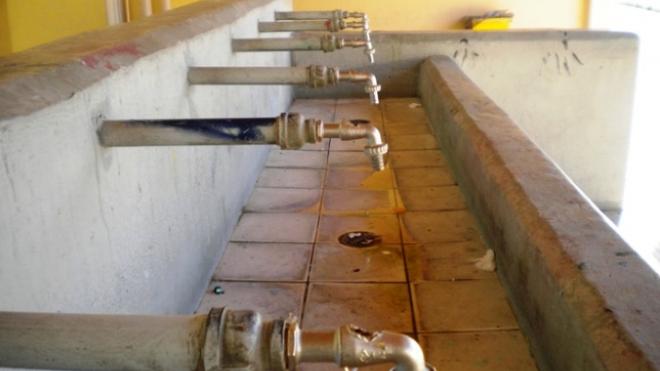 Κλάπηκαν οι βρύσες από δημοτικό σχολείο της Πάτρας