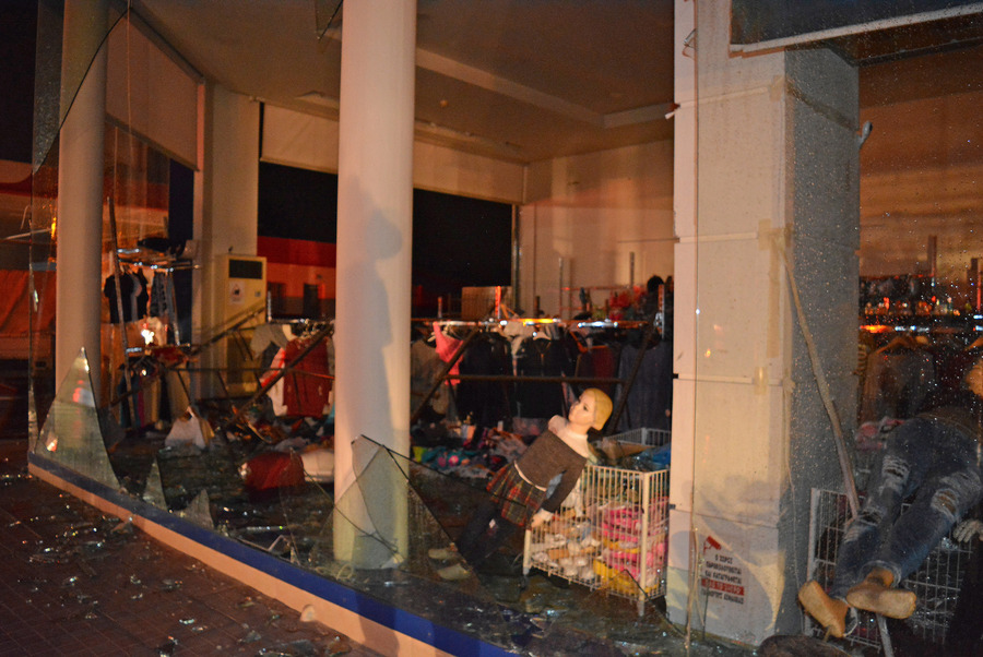 Μεγάλες ζημιές από το κύμα κακοκαιρίας στην Ελλάδα – 328 κλήσεις στην Πυροσβεστική (φωτό, βίντεο)