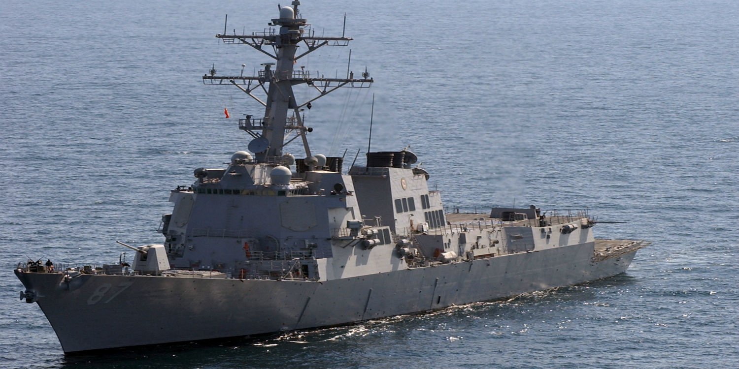 Υεμένη: Σώθηκε λίγα δεύτερα πριν γίνει «λαμπάδα» από κινεζικά βλήματα εδάφους-επιφανείας το αντιτορπιλικό των ΗΠΑ «USS Mason» (βίντεο)