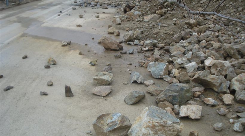 «Κόπηκε» στα δύο το νησί της Κέρκυρας, από τις κατολισθήσεις που προκάλεσε η δυνατή βροχή