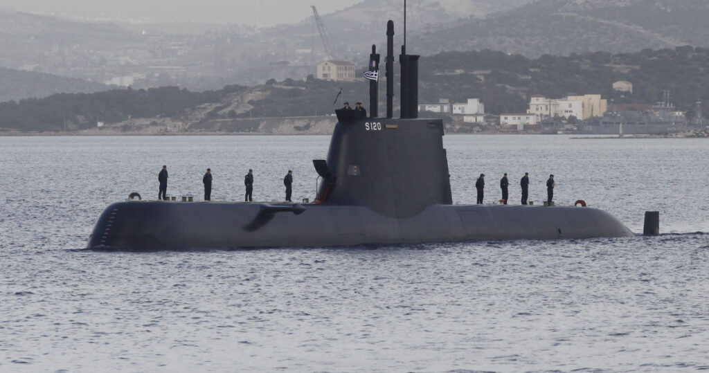 Απλώνει «δίχτυ» ασφαλείας στο Αιγαίο το ΠΝ αναπτύσσοντας τα υποβρύχια Type 214 κλάσης «Παπανικολής» – Άμεση απάντηση στις τουρκικές προκλήσεις