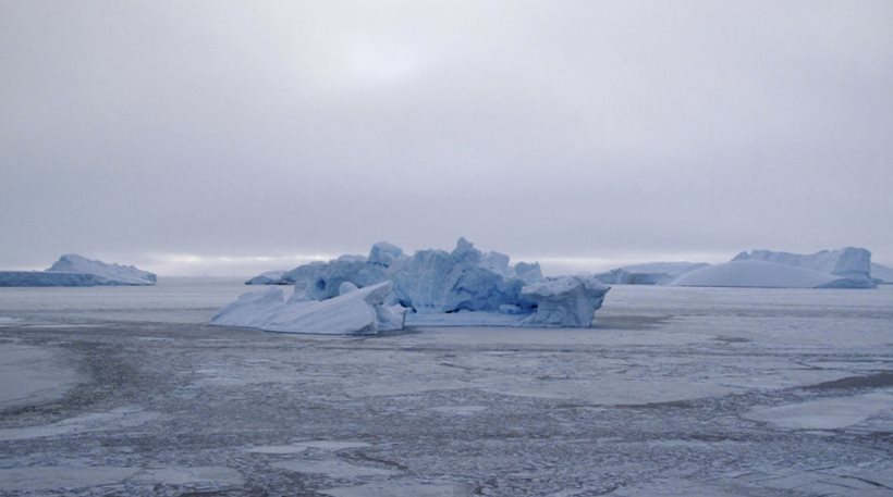 Πλωτά παγόβουνα απειλούν πολυτελή κρουαζιερόπλοια στον Αρκτικό Ωκεανό