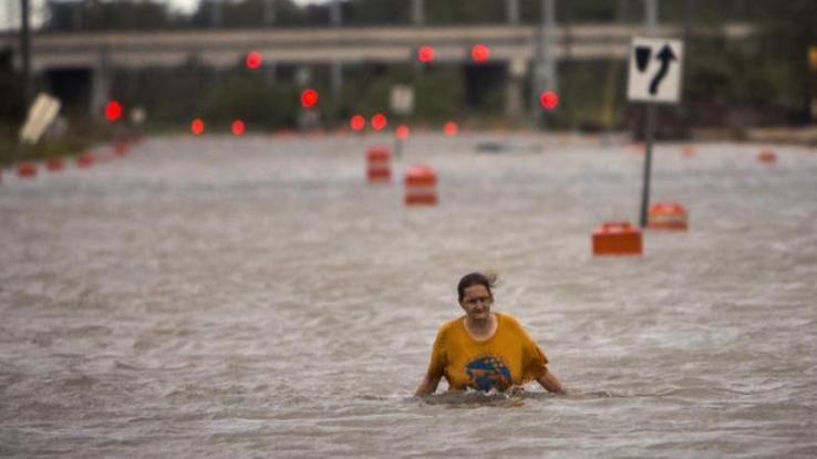 «Βούλιαξε» από τον τυφώνα η Βόρεια Καρολίνα – «Χάσαμε τα πάντα» λένε κάτοικοι