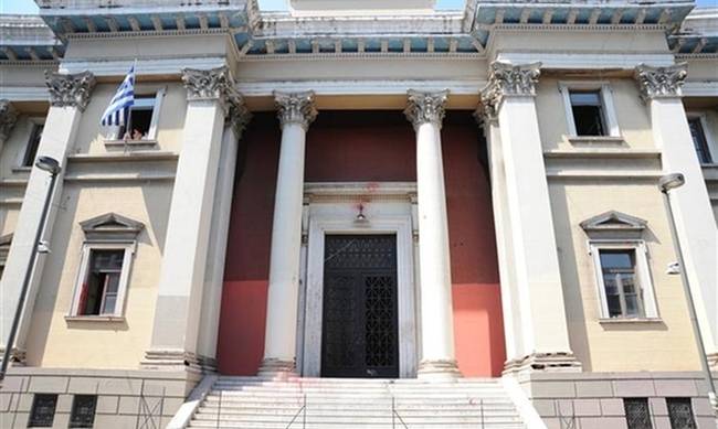 Πάτρα: 24χρονος κάρφωσε στυλό στο λαιμό του μόλις άκουσε την καταδίκη του