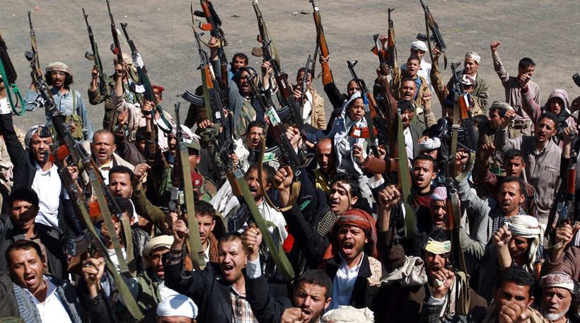 Αντάρτες Χούτι ανατινάζουν στρατιωτικό όχημα της Σαουδικής Αραβίας (βίντεο)