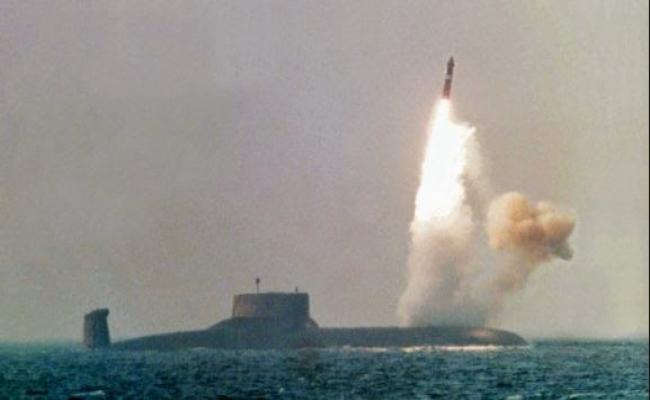 Η Ρωσία «ζεσταίνει» το Στόλο του Ειρηνικού – Εκτόξευσε διηπειρωτικό βαλλιστικό πύραυλο από υποβρύχιο με κατεύθυνση τις αμερικανικές ακτές (βίντεο)