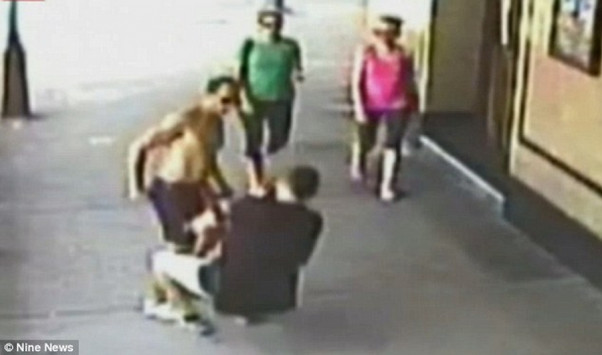 Τραγικό! 38χρονος σκότωσε πατέρα 7 παιδιών με μια … μπουνιά (βίντεο)