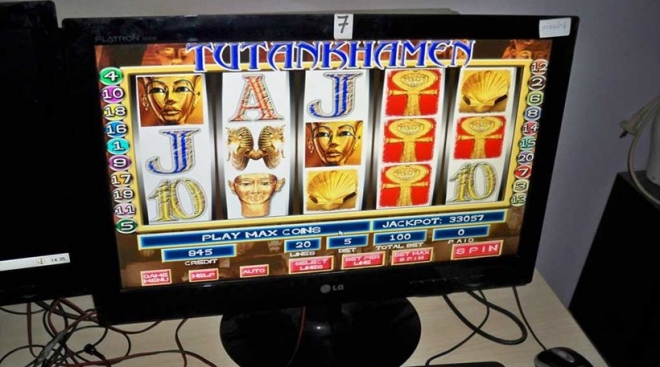 Χανιά: Σύλληψη 90χρονης γιατί έπαιζε «φρουτάκια» σε καφενείο