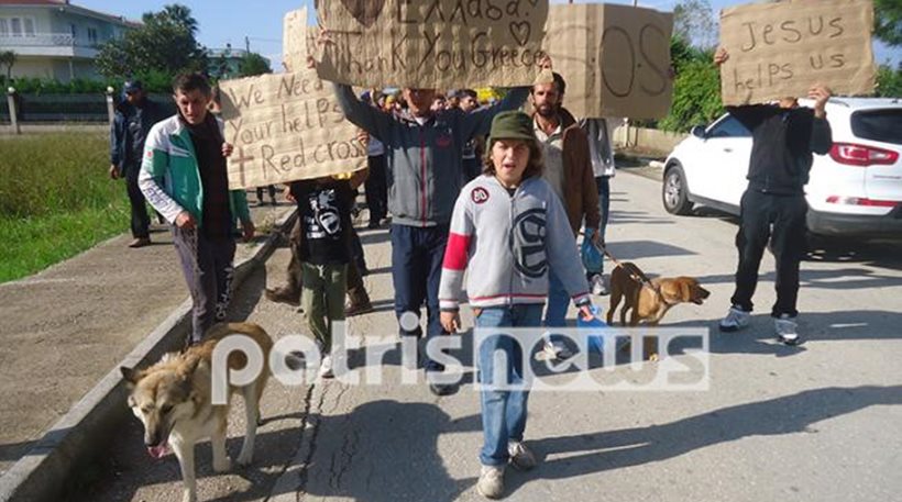 Ξεσηκώθηκαν οι αλλοδαποί στα Λεχαινά και έκαναν πορεία στο κέντρο (βίντεο)