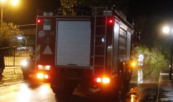 Σβήστηκε η μεγάλη φωτιά σε παλιό εργοστάσιο στο Ηράκλειο Κρήτης