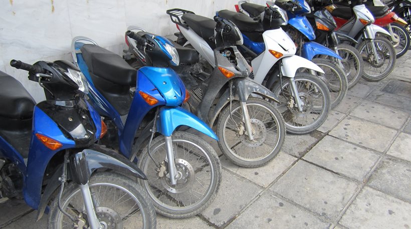 Λάρισα: Ανήλικοι έκλεβαν μηχανάκια και τα πουλούσαν