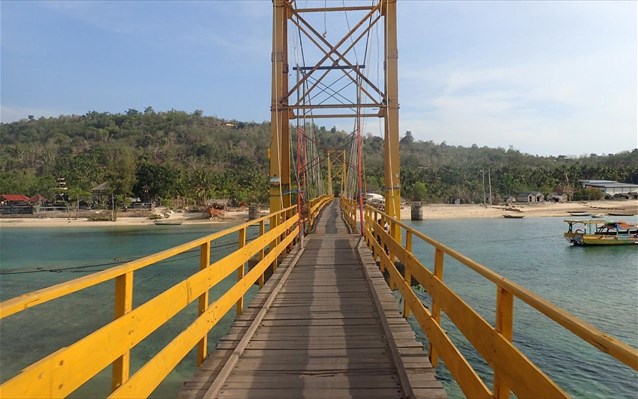 Ινδονησία: Τουλάχιστον 19 νεκροί από κατάρρευση γέφυρας στο Μπαλί