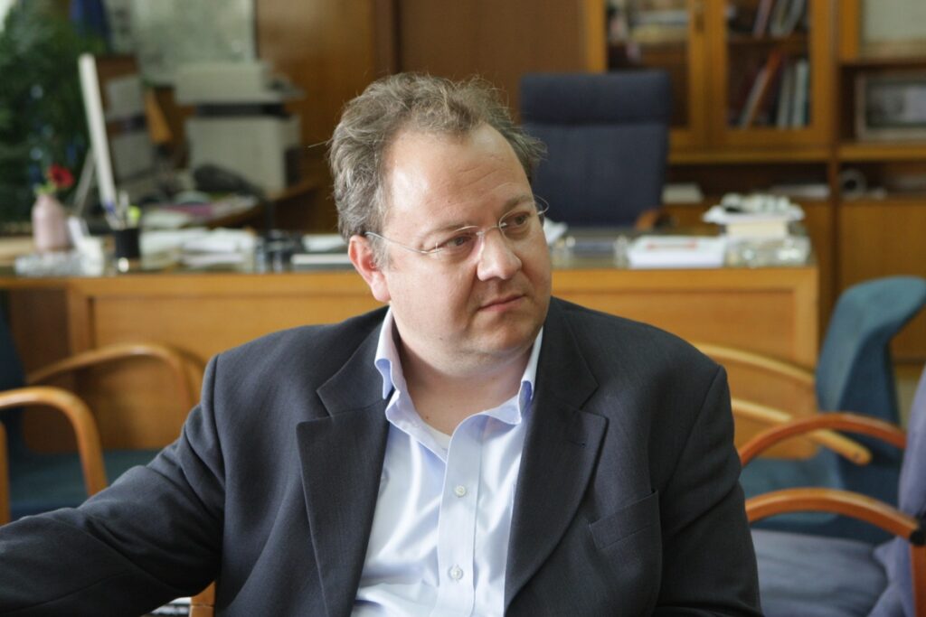 Κ.Παπαζάχος: «Δεν μπορούμε να είμαστε καθησυχαστικοί – Η κοινωνία πρέπει να είναι προετοιμασμένη για το χειρότερο σενάριο»