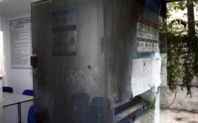 Μολότοφ στα γραφεία του φορέα «Ελλήνων Συνέλευσις» στα Πατήσια