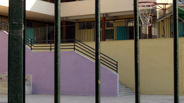 Ανήλικα “βαποράκια” έξω από τα σχολεία