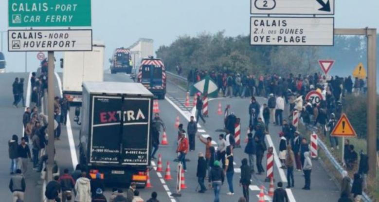 Σοκ στον καταυλισμό του Καλαί στη Γαλλία: Διερμηνέας καταγγέλει πως τη βιάσε ένας πρόσφυγας
