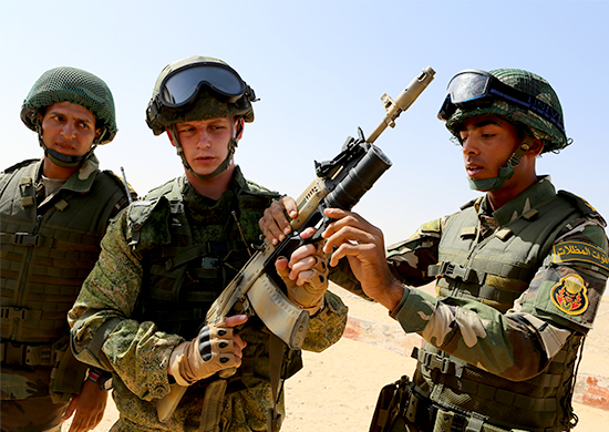 Άσκηση «Υπερασπιστές της Φιλίας 2016» -Ημερήσιες και νυκτερινές βολές από τους Ρώσους και Αιγύπτιους αλεξιπτωτιστές