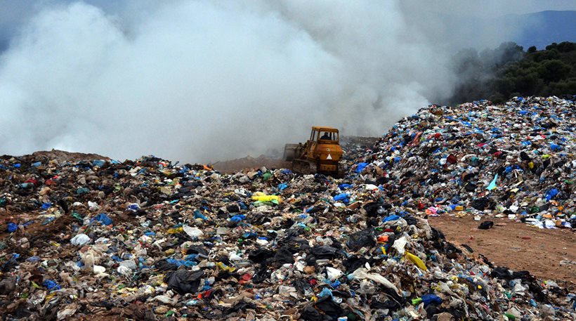 Ναύπλιο: Ξέσπασε πυρκαγιά στην παράνομη χωματερή του Καραθώνα (φωτό)