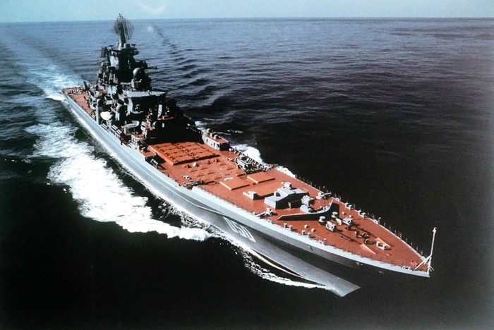 Bίντεο: Το ισχυρότερα οπλισμένο πλοίο του κόσμου το πυρηνοκίνητο καταδρομικό «Μέγας Πέτρος» πλέει προς το Αιγαίο