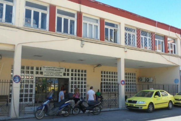 Αυτοκίνητα ΜΚΟ δέσμευσε το τελωνείο Μυτιλήνης