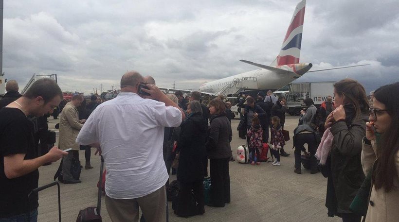 Εκκένωση του αεροδρομίου London City λόγω φωτιάς