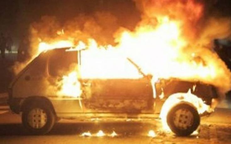 Έκλεψαν και έκαψαν αυτοκίνητο