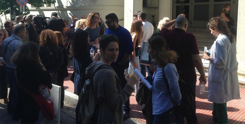 Συγκέντρωση διαμαρτυρίας γιατρών έξω από το Υπ. Υγείας για την απόλυση των επικουρικών (φωτό, βίντεο)