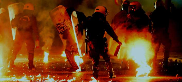 Εξάρχεια: Επίθεση σε διμοιρία των ΜΑΤ τα ξημερώματα