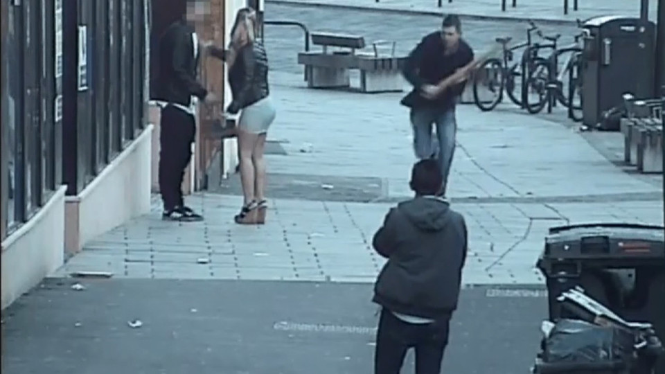 31χρονος Βρετανός επιτέθηκε με ξύλο στο κεφάλι 27χρονου επειδή ήταν … Ισπανός (βίντεο)