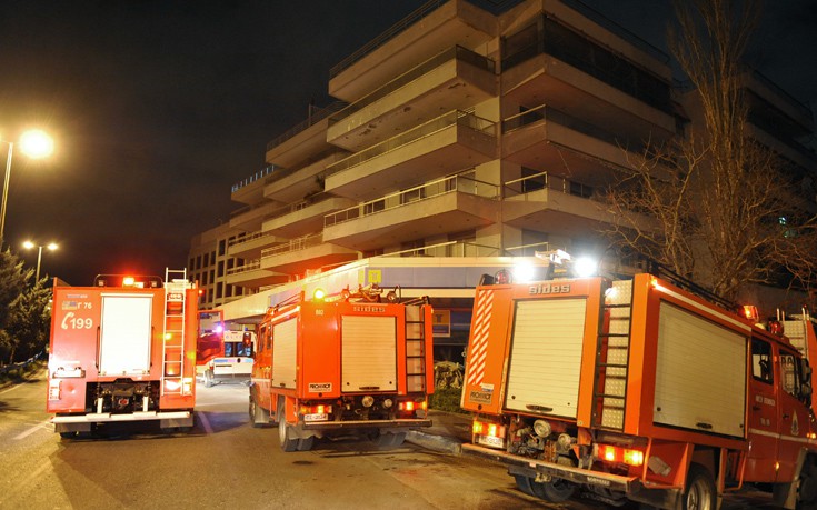 Θεσσαλονίκη: Στις φλόγες τυλίχτηκε κτίριο – Κάηκε ολοσχερώς ο δεύτερος όροφος