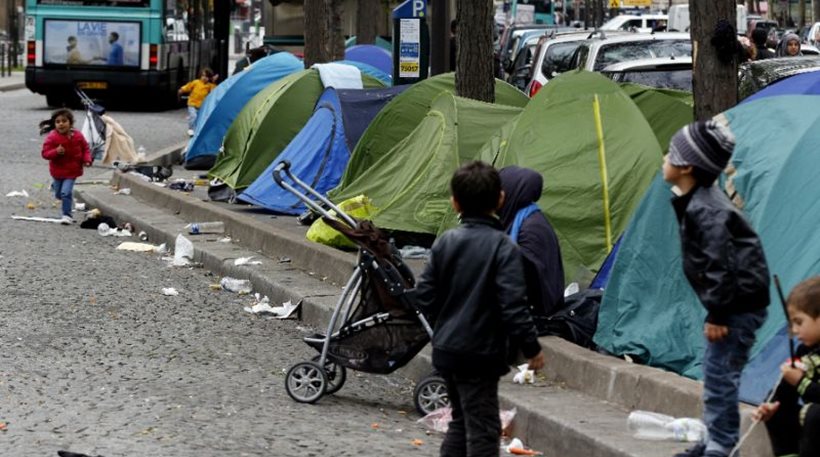 Παρίσι: Μετανάστες έχουν στήσει εκατοντάδες σκηνές στις λεωφόρους της γαλλικής πρωτεύουσας