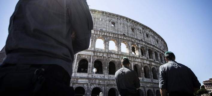 Έτοιμο να πέσει το Κολοσσαίο; Ανησυχία μετά τους απανωτούς σεισμούς της Ιταλίας