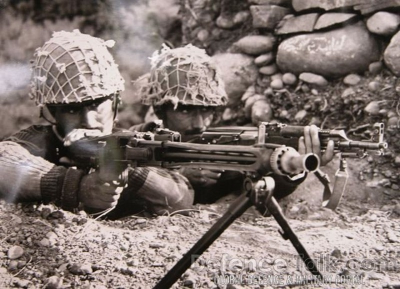 Στην κόψη του ξυραφιού οι σχέσεις Πακιστάν – Ινδίας – Καταγγελία για εισβολή Ινδών κομάντος στο Κασμίρ