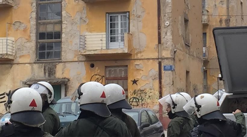 Μήνυση αστυνομικών των ΜΑΤ κατά της ΓΑΔΑ για τα χθεσινά επεισόδια: «Δεν μας άφησαν να διώξουμε τους αναρχικούς – Μας έθεσαν σε κίνδυνο»