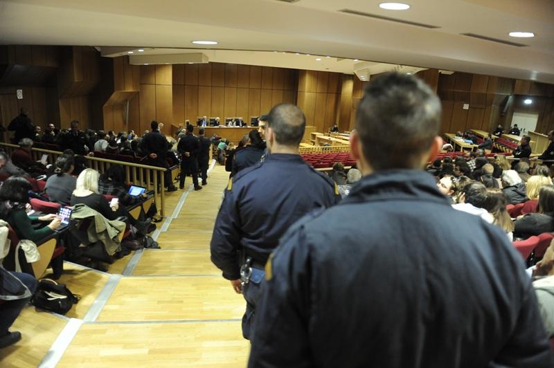 Αναρχικοί προκάλεσαν ξανά ένταση στη δίκη του Λαϊκού Συνδέσμου: Η Έδρα αποχώρησε από την αίθουσα (φωτό)