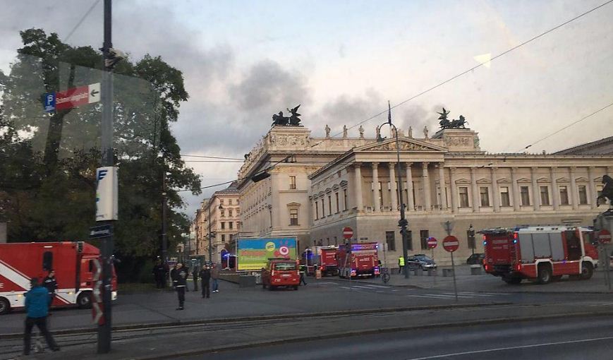 Υπό πλήρη έλεγχο η φωτιά που ξέσπασε στο κοινοβούλιο της Βιέννης (φωτό)