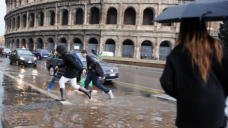 Κύμα κακοκαιρίας στην Ιταλία: Δύο νεκροί σε προάστιο της Ρώμης