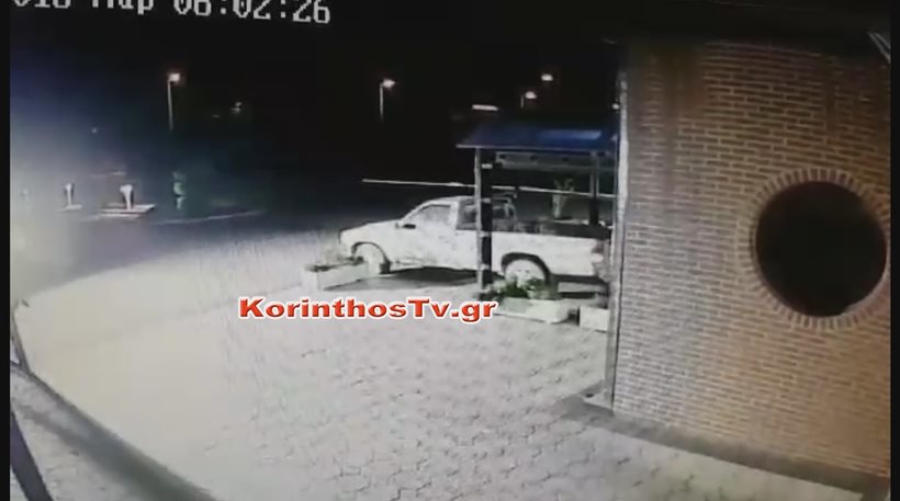 Κινηματογραφική ληστεία στον Ισθμό της Κορίνθου – Εισέβαλαν με το αγροτικό τους στο κατάστημα (βίντεο)