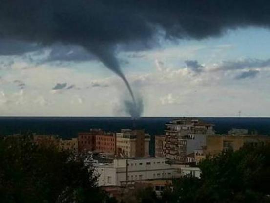 Ρώμη: Μετά τον σεισμό, ανεμοστρόβιλος χτύπησε την «Αιώνια πόλη» – Δύο νεκροί από το κύμα της χθεσινής κακοκαιρίας (φωτό, βίντεο)