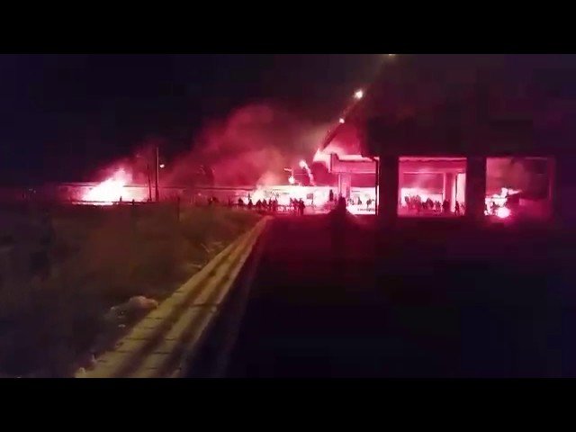 Βίντεο-ντοκουμέντα από τα επεισόδια ανάμεσα στους οπαδούς του ΠΑΟΚ και του Ολυμπιακού στο Μενίδι (βίντεο)