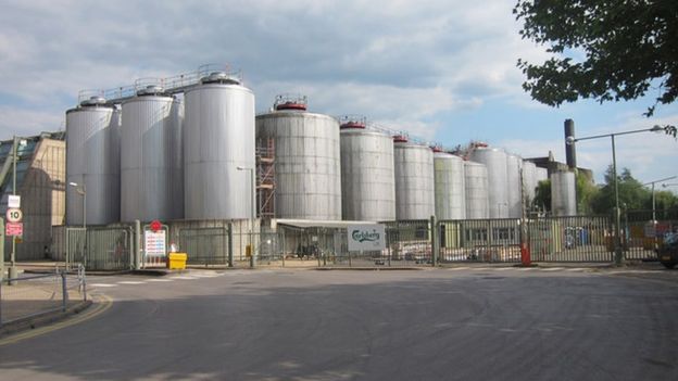 Βρετανία: Διαρροή αμμωνίας στο εργοστάσιο της Carlsberg προκάλεσε πανικό – Ένας νεκρός