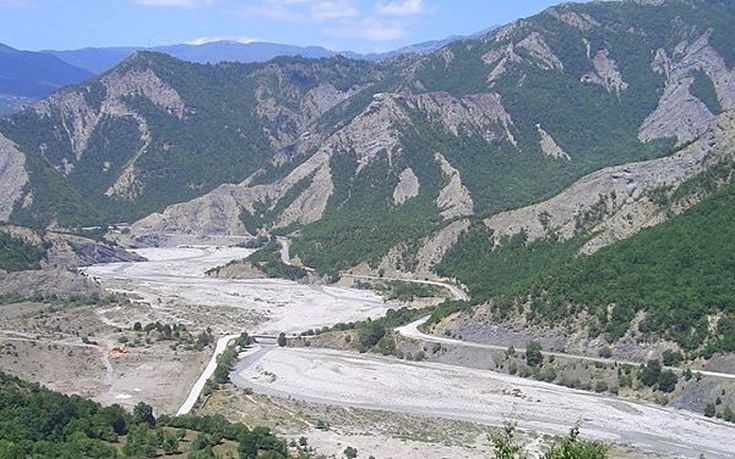 Οι έντονες βροχοπτώσεις είχαν σαν αποτέλεσμα να καταρρεύσει το γεφύρι στην Κόνιτσα