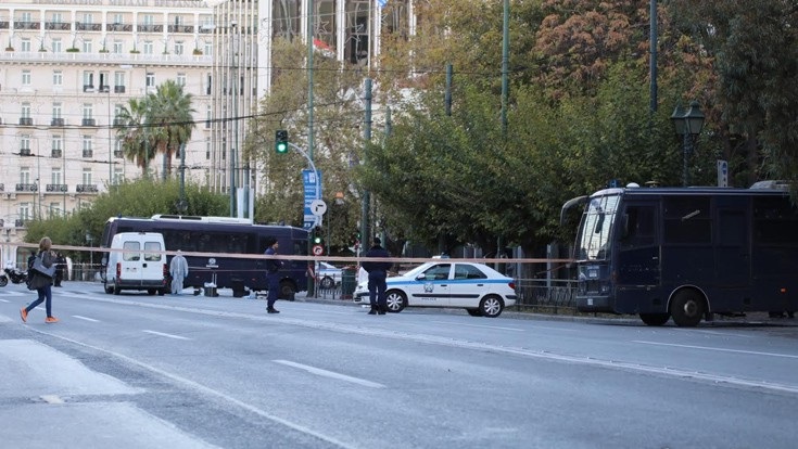 Η αναφορά της εφημερίδας Monde για την επίθεση στην πρεσβεία της Γαλλίας στην Αθήνα (φωτό)