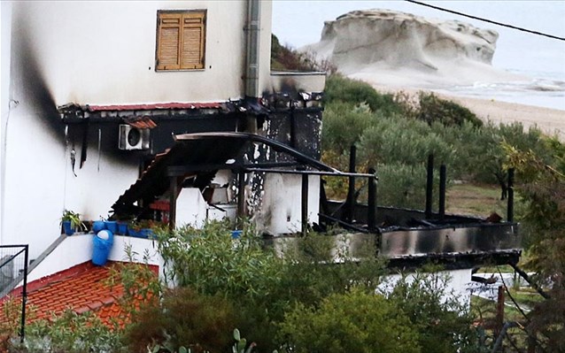 Με εντολή Α. Τσίπρα η αντιτρομοκρατική αναλαμβάνει την υπόθεση της επίθεσης στο σπίτι του διαιτητή Γ. Μπίκα