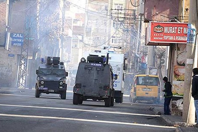 Tουρκία: Eπίθεση με ρουκέτα σε κυβερνητικό κτίριο της επαρχίας Μαρντίν – Τραυματισμένος ο κυβερνήτης – Δύο τραυματίες αστυνομικοί