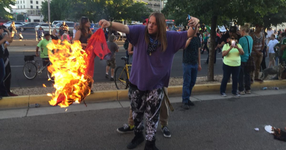 Νέα επεισόδια στις ΗΠΑ σε διαδηλώσεις κατά του Ν.Τραμπ (βίντεο)