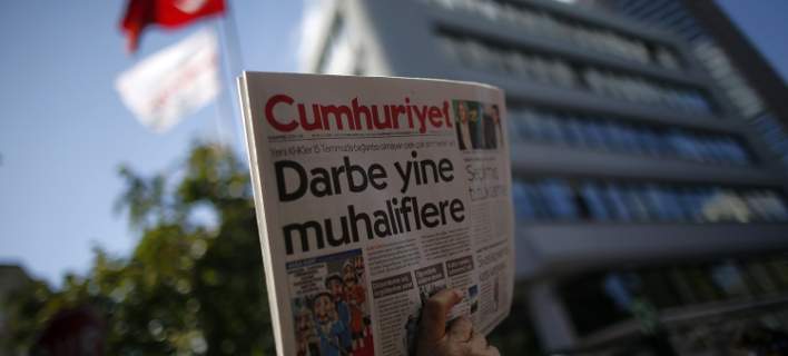 Τουρκία: Ύστερα από τον διευθυντή συνέλαβαν και τον πρόεδρο του ΔΣ της Τζουμχουριέτ