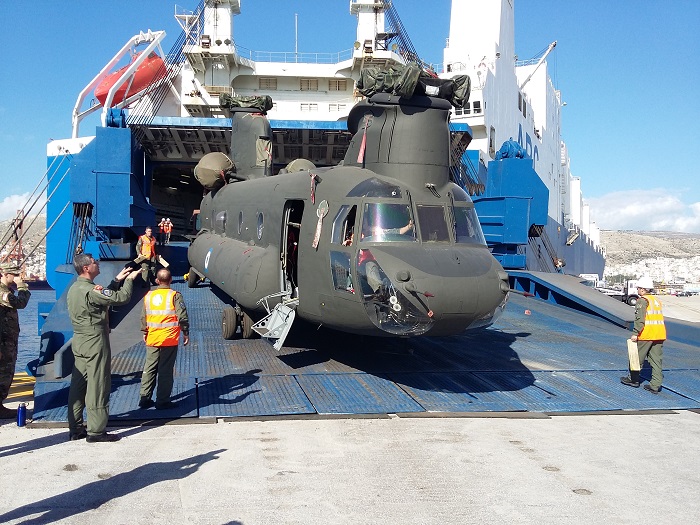 Έφτασαν τα πρώτα CH-47D Chinook: Αντί για «άλογα κούρσας» ο Στρατός παραλαμβάνει «μουλάρια»