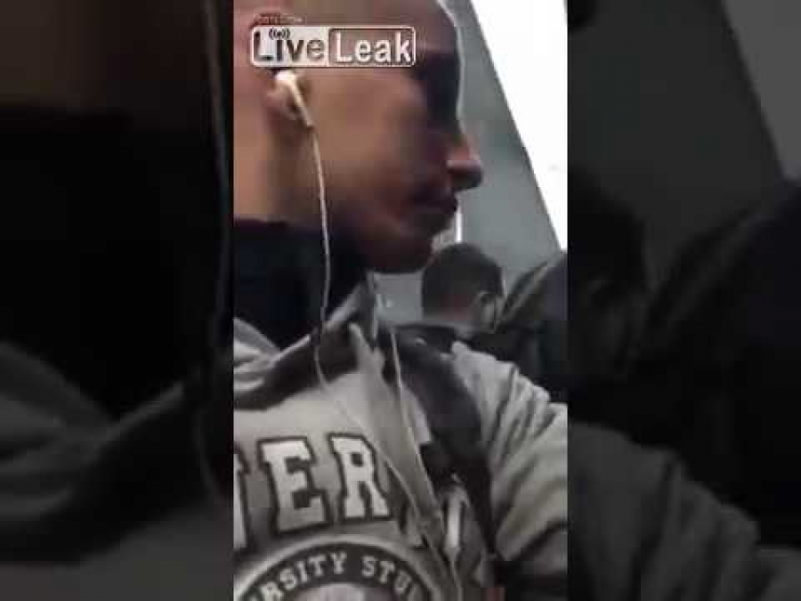 Η στιγμή που νεαρός προσπαθεί να κλέψει στο μετρό της Αθήνας (βίντεο)